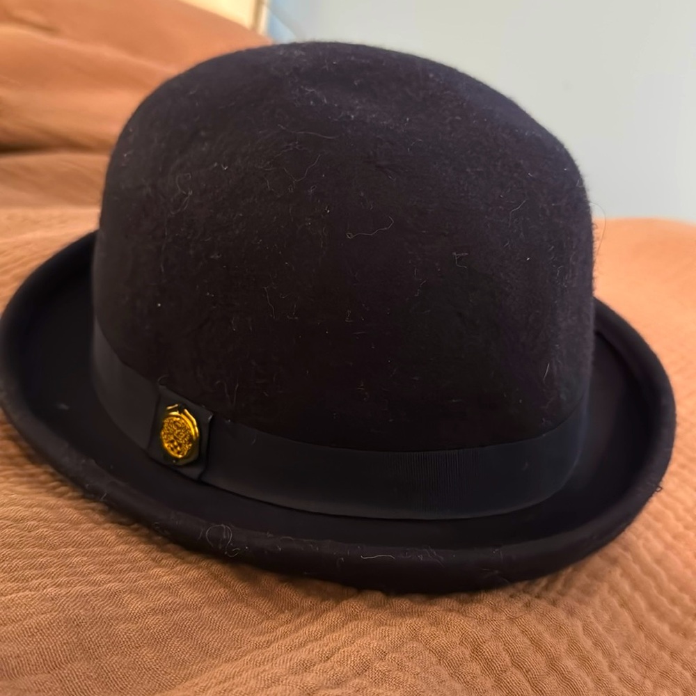 Vince Camuto bucket hat